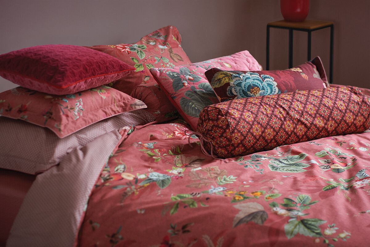 Cushion Quilted Velvet Fall in Leaf Pink
