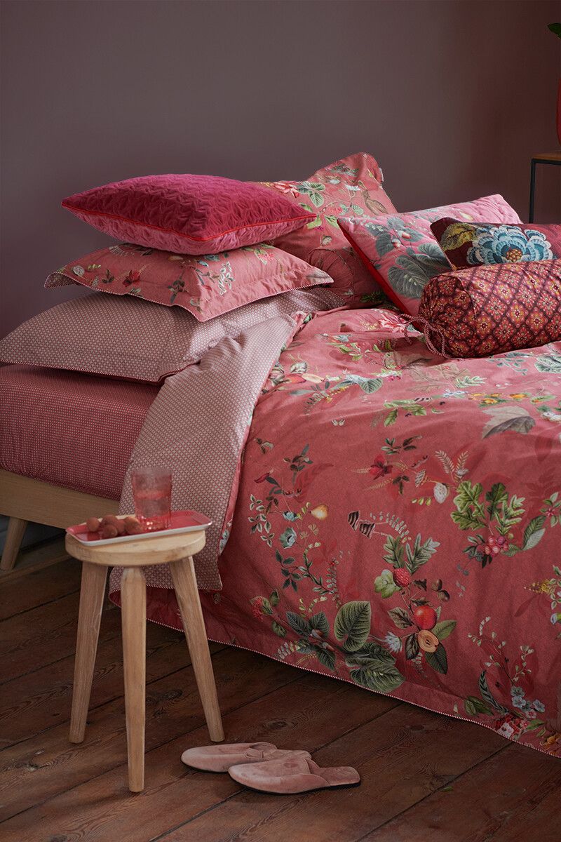 Cushion Quilted Velvet Fall in Leaf Pink