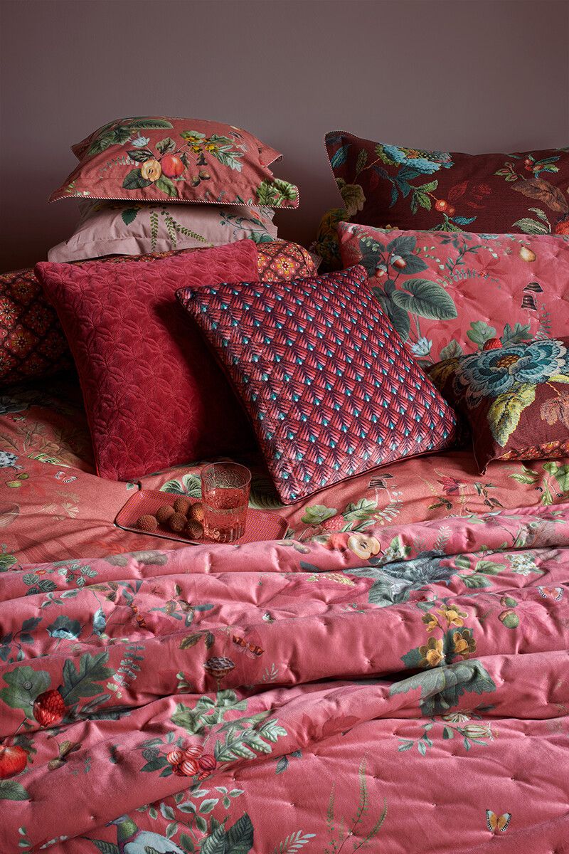 Cushion Quilted Velvet Fall in Leaf Pink