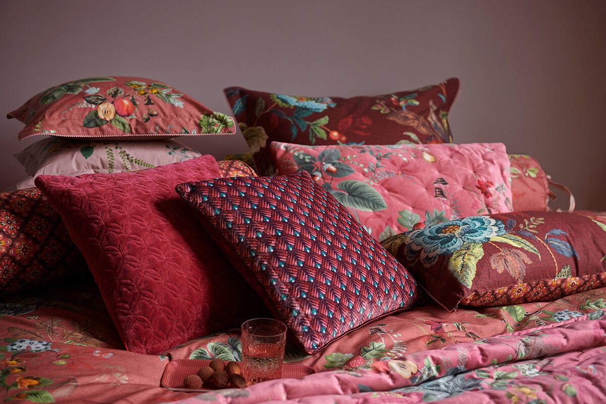 Cushion Quilted Velvet Fall in Leaf Pink