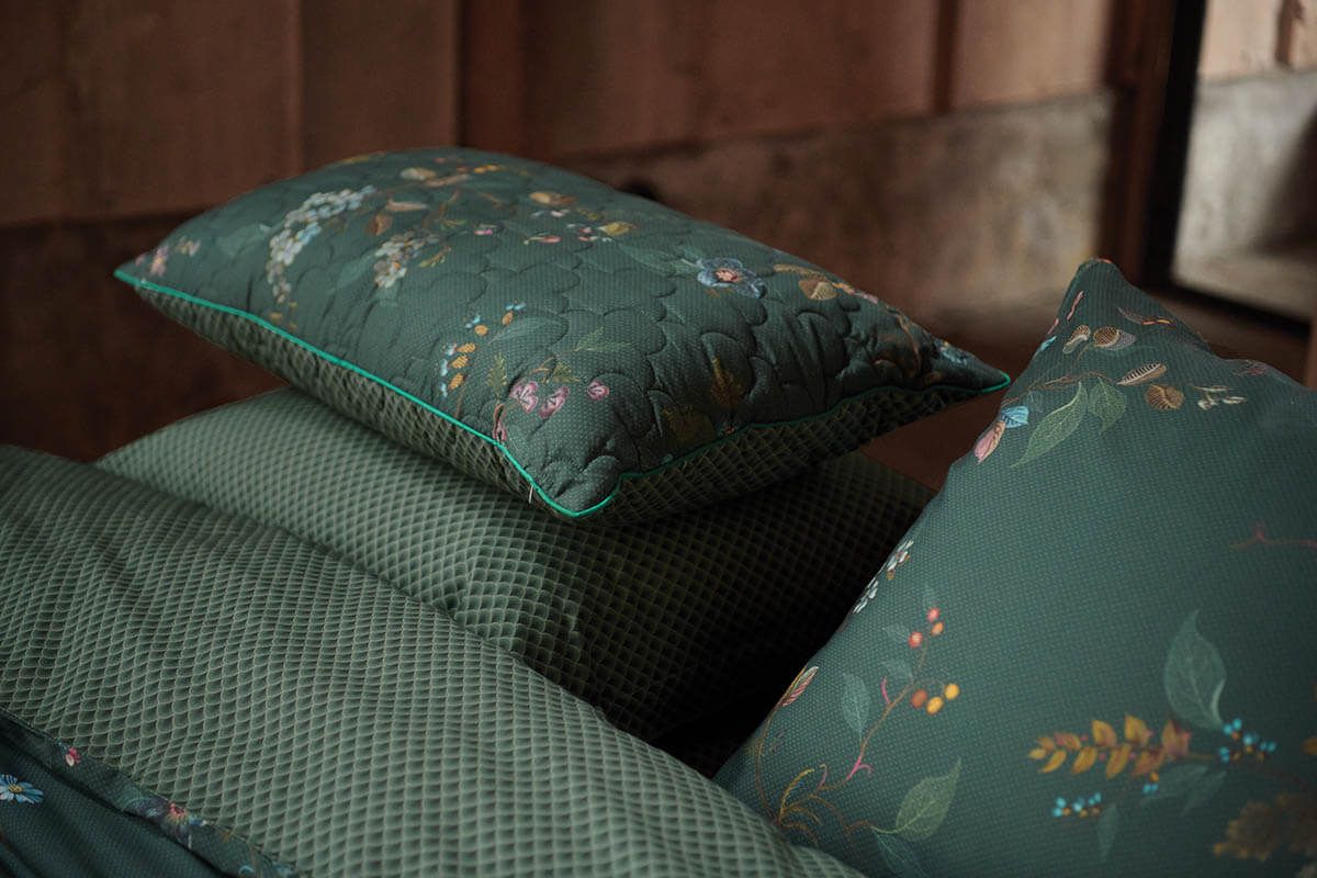 Rechteckige Zierkissen Quilted Kawai Flower Dunkelgrün