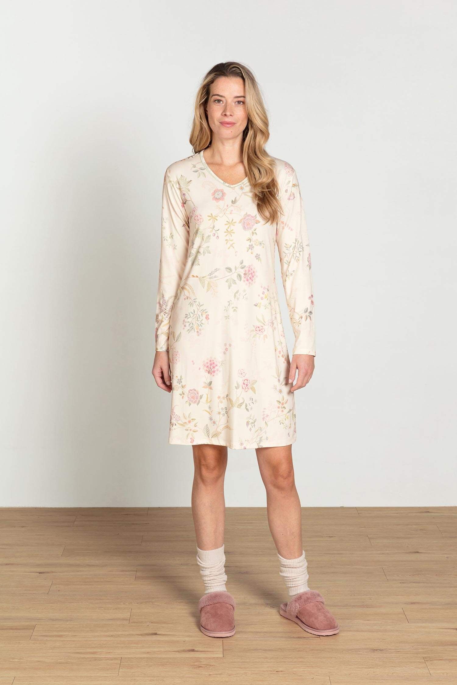 Dana Chemise de Nuit à Manches Longues Bodhi Flower Blanc Cassé