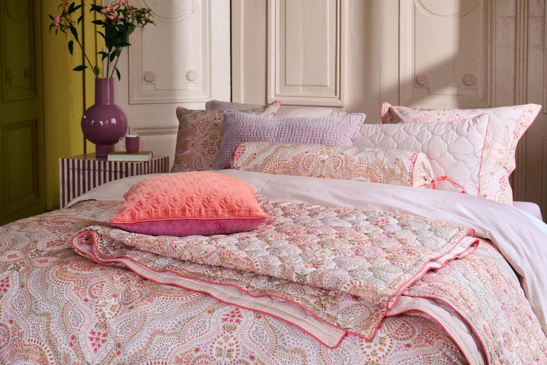 Cushion Moon Flower Light Pink