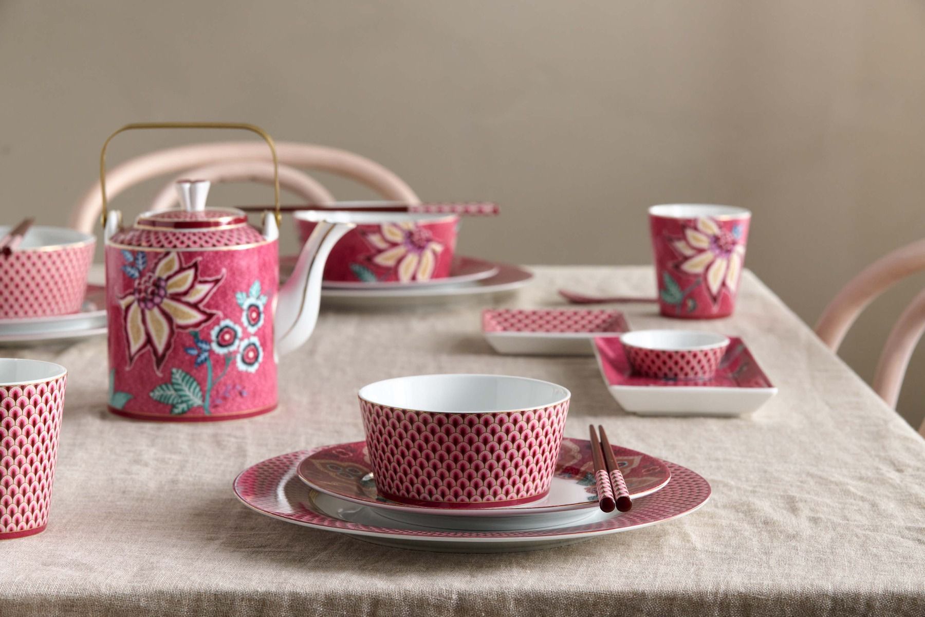 Lot de 4 Articles Tasses Oriental Flower Festival Rose Foncé