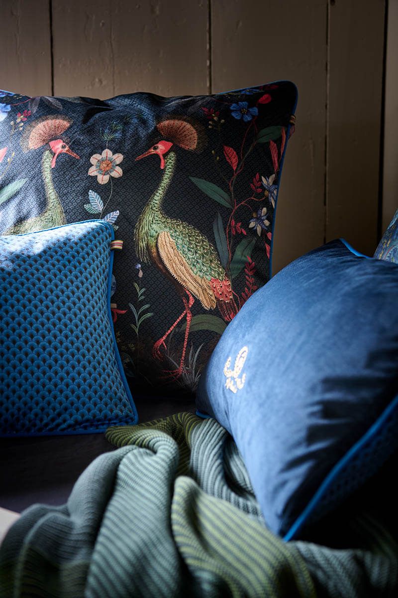 Zierkissen Flirting Birds Dunkelblau