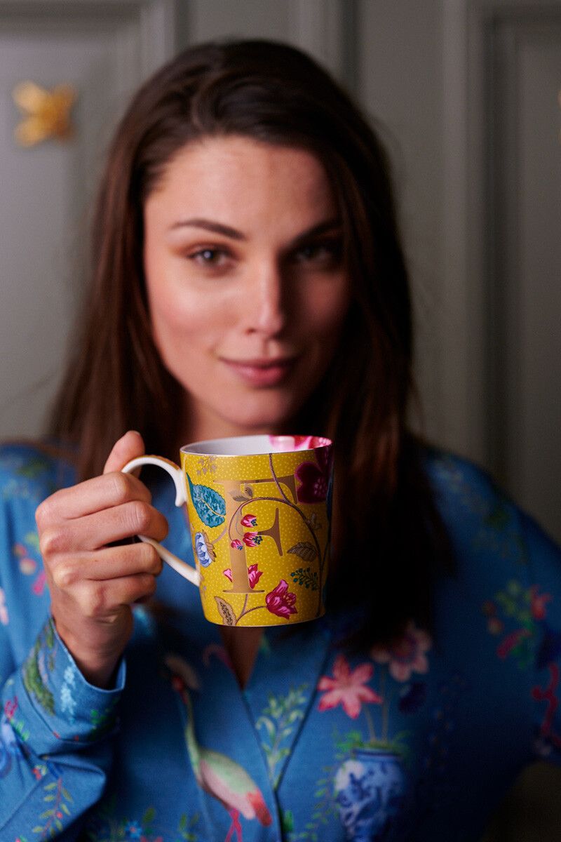 Letter Tasse Gelb L