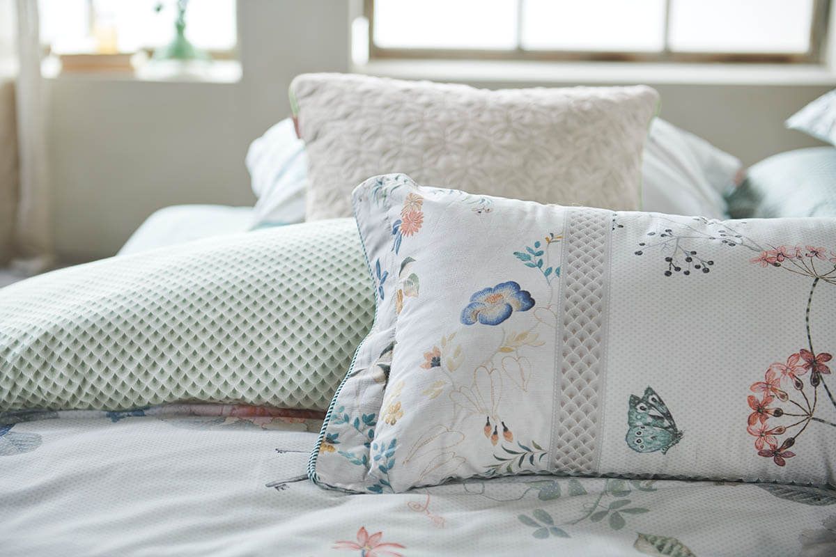 Cushion Rectangle Tokyo Bouquet White