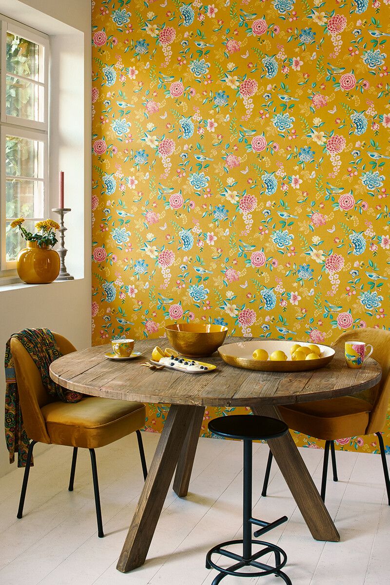 https://www.pipstudio.com/img/0/0/resize/media/catalog/product/w/a/wallpaper-non-woven-vinyl-flowers-yellow-pip-studio-good-evening_1.jpg