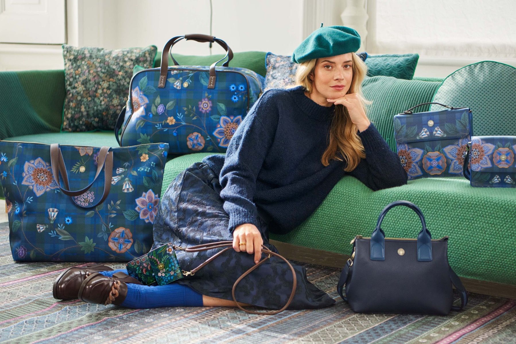 Frances Schultertasche Flores Felices Dunkel Blau