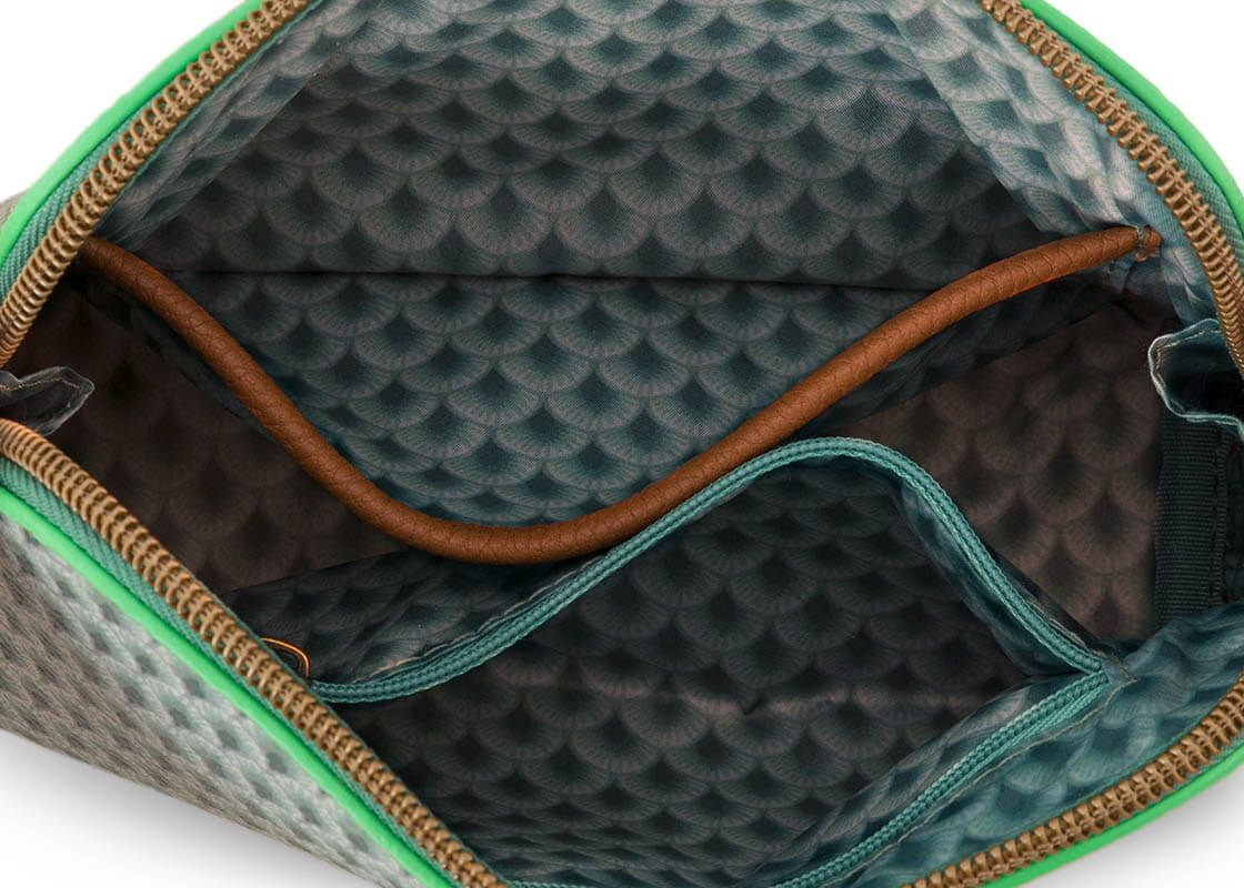 Cosmetic Bag Triangle Small Suki Green