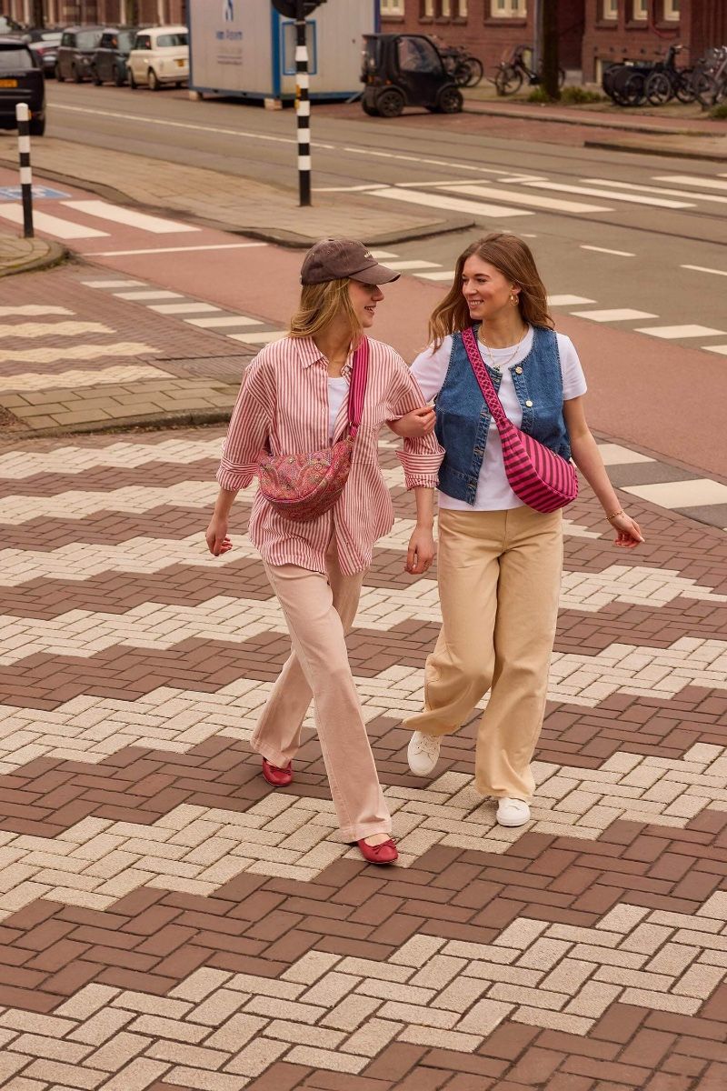 Freya Schoudertas Streep Roze