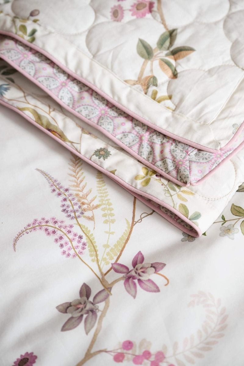 Quilt Bustani Weiß