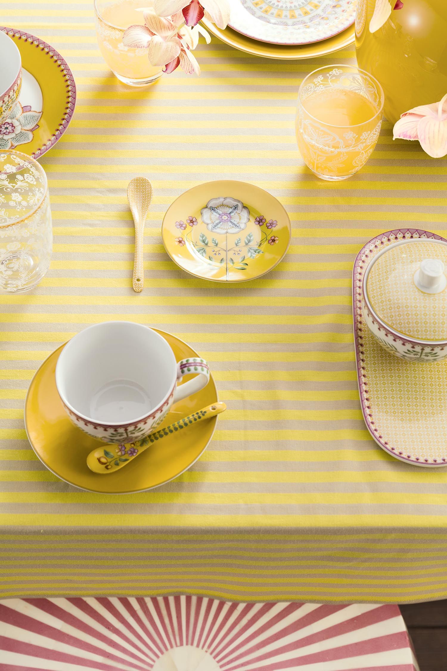 Petit Four Lily&Lotus Yellow 12cm