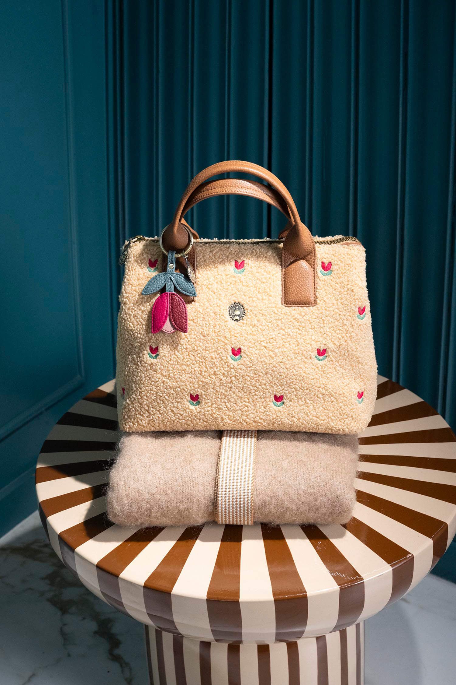 Handtas Fia Medium Teddy Zand