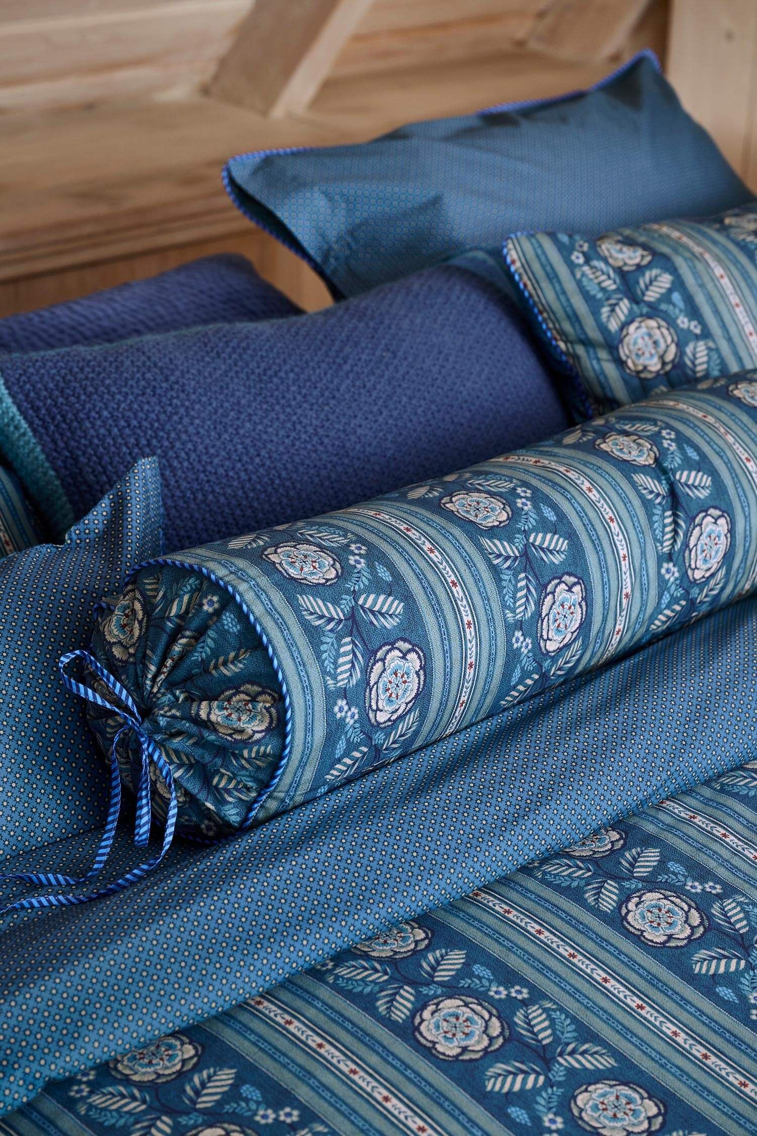 Roll Cushion Rosa Rani Dark Blue