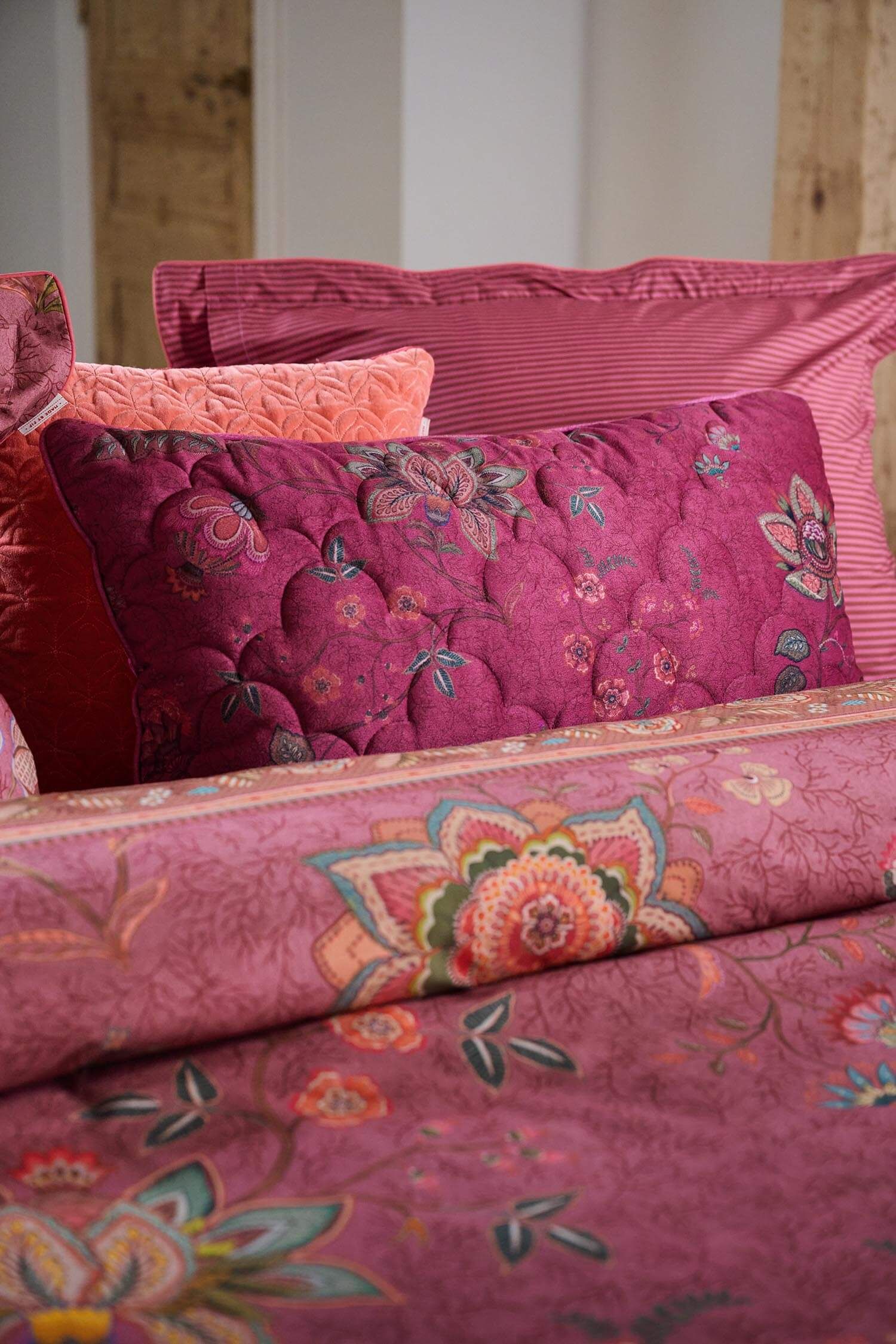 Zierkissen Velvet Mumbai Morning Dunkelrosa