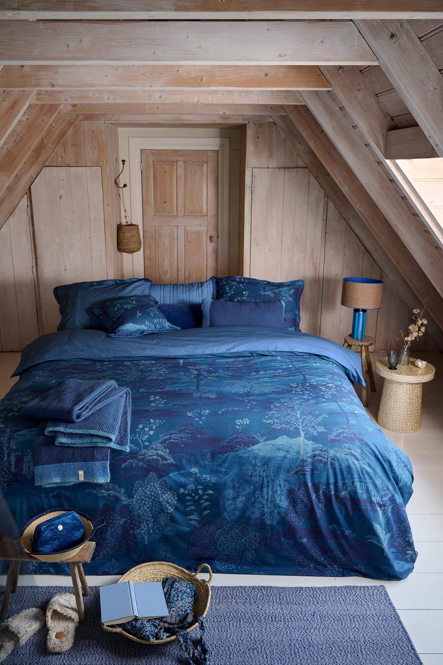 Throw Bonnuit Blue