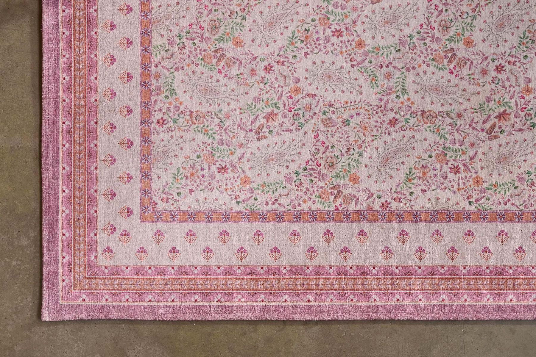 Tapis Kairi Bloom by Pip Pastel Rose