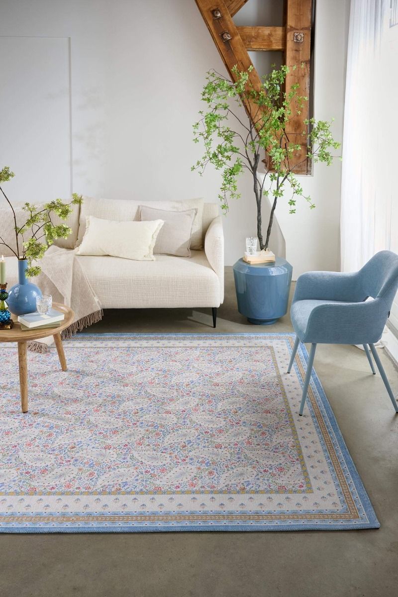 Tapis Kairi Bloom by Pip Pastel Bleu