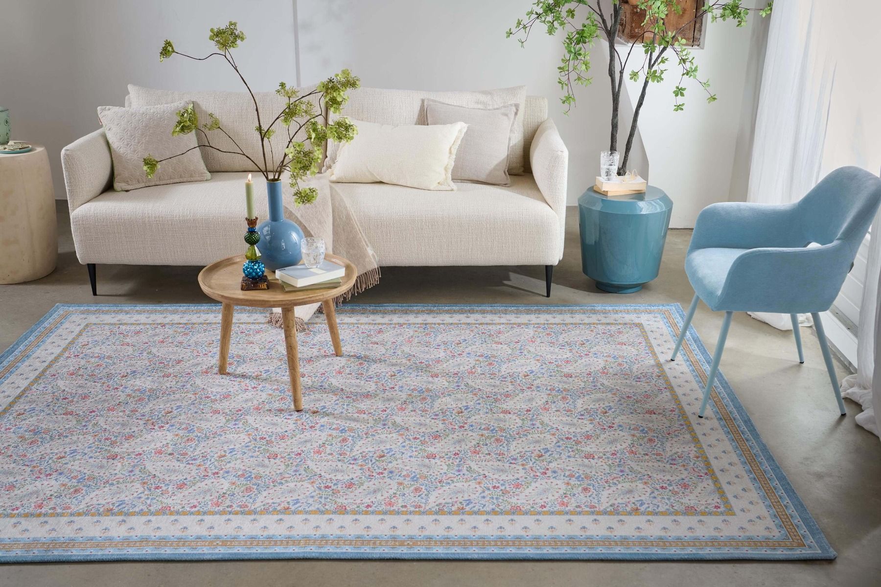 Tapis Kairi Bloom by Pip Pastel Bleu