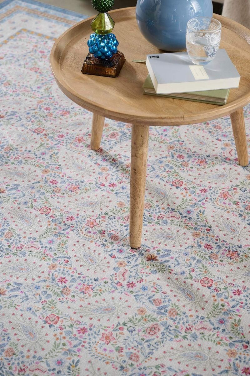 Tapis Kairi Bloom by Pip Pastel Bleu