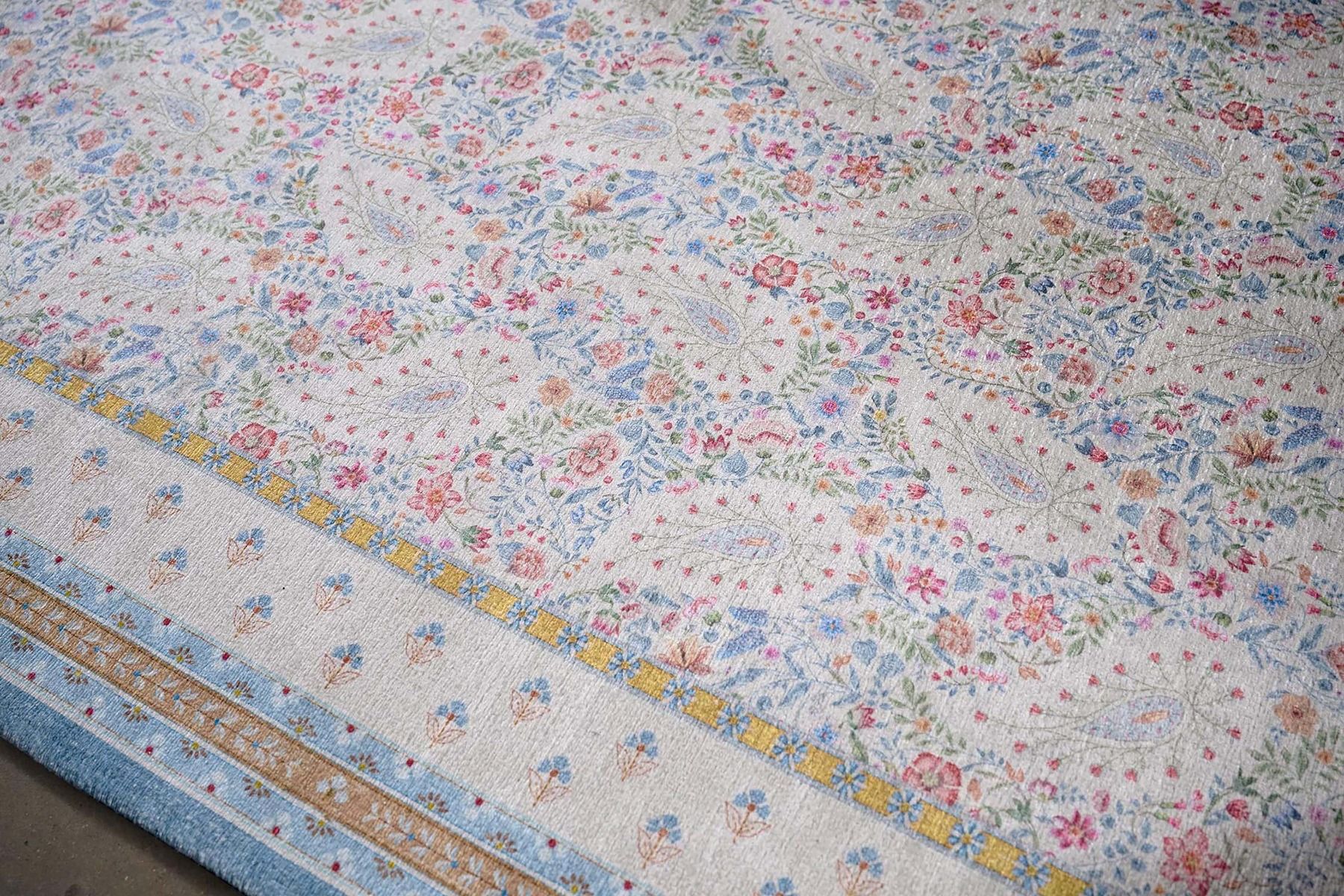 Tapis Kairi Bloom by Pip Pastel Bleu