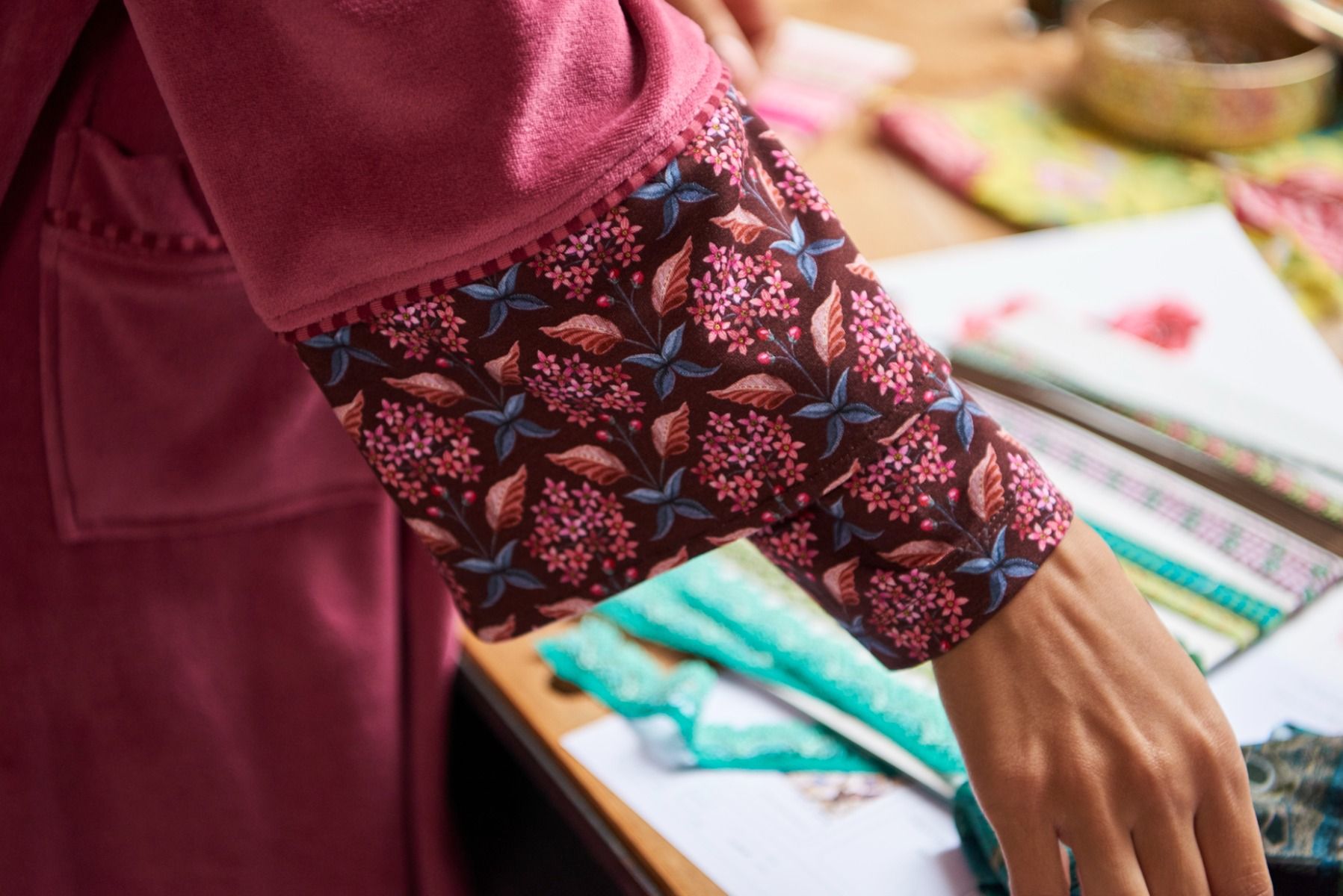 Naomi Kimono Velvet Solid Dark Pink