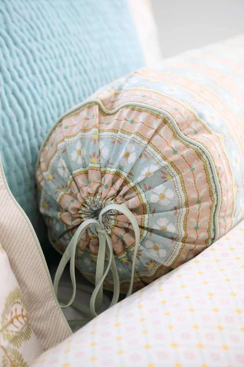 Roll Cushion Simba Light Green
