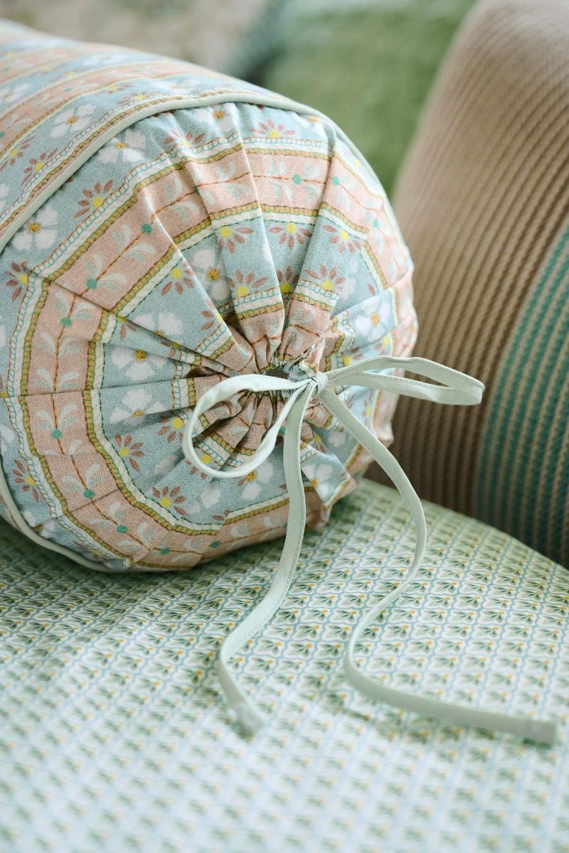 Roll Cushion Simba Light Green