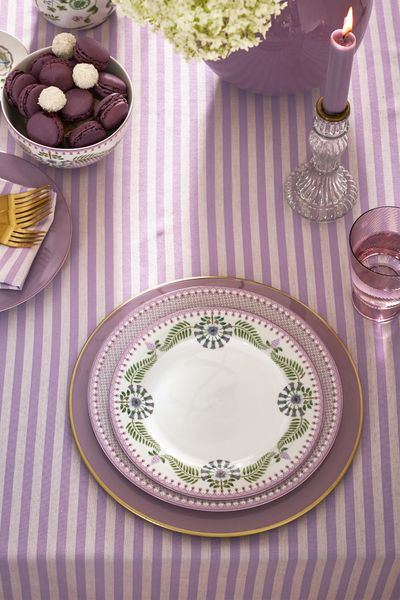 Lily & Lotus Breakfast Plate Lilac 23cm