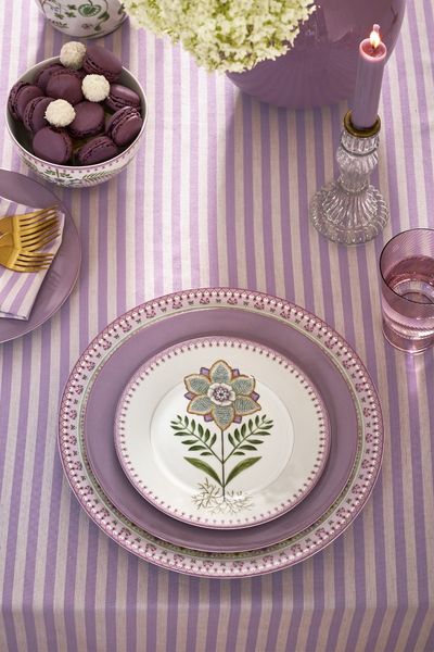 Lily & Lotus Breakfast Plate Lilac 21cm