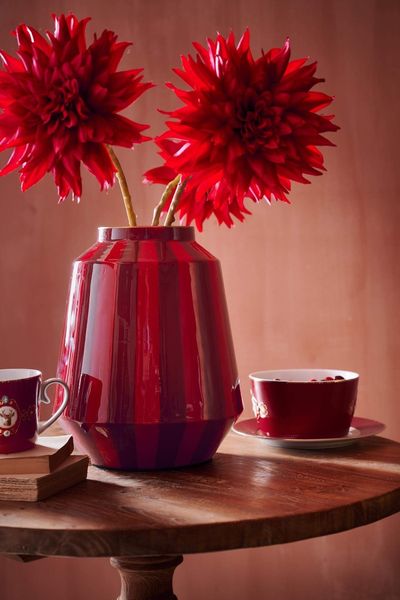 Vase en Métal Rayures Rouge Foncé 29cm