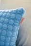 Coussin Fill in the dots Bleu